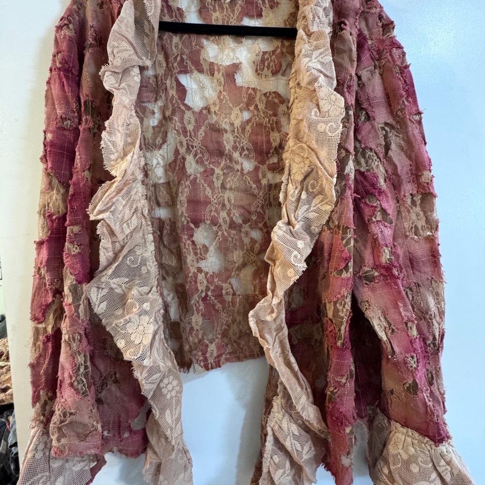 A Rare Bird NWOT Elegant Lace Ruffle Women Shrug